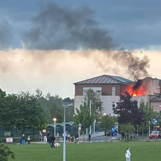 Firefighters race to tackle major blaze at Knocklyon primary school
