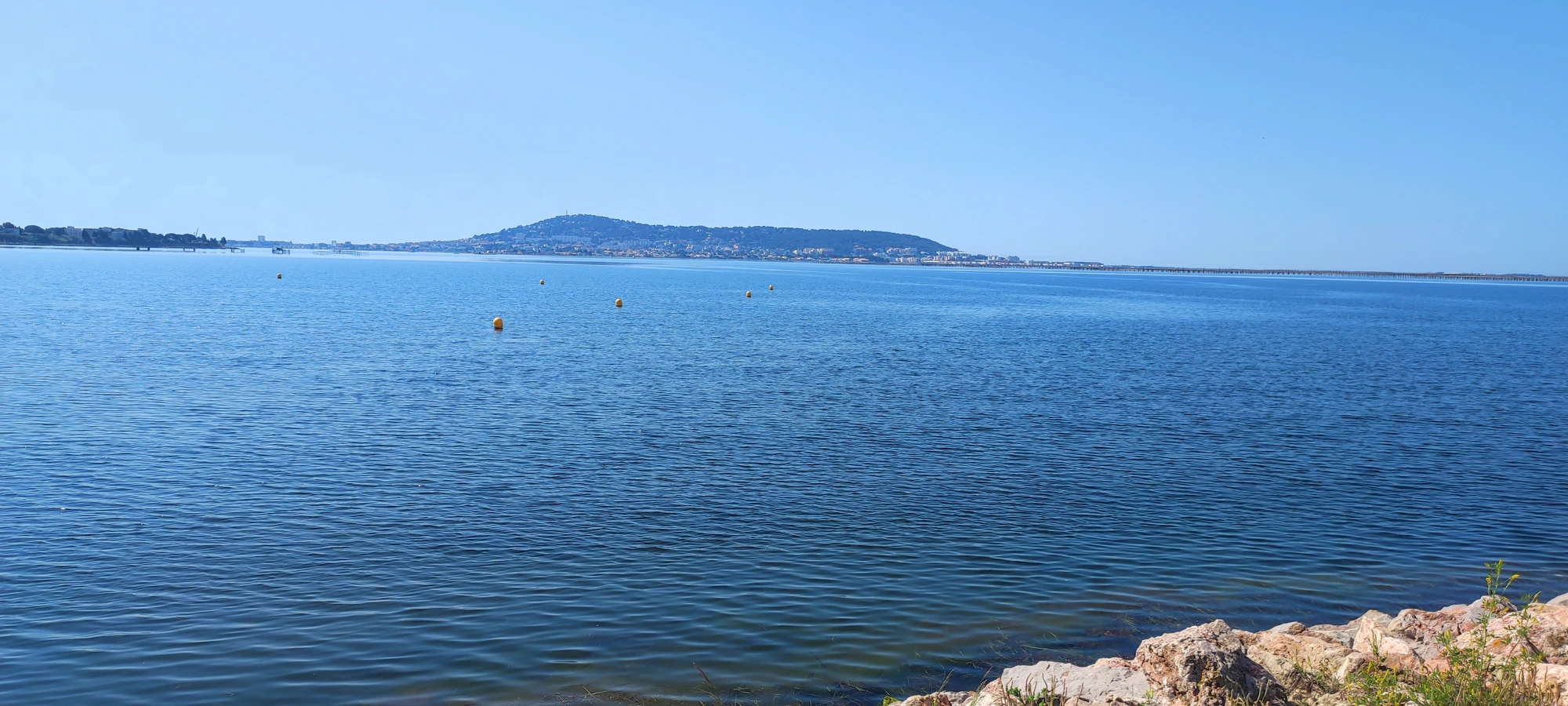 Étang de Thau · reflets et parcs conchylicoles