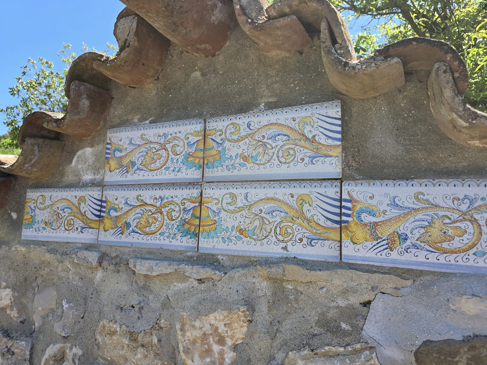 Ceramica dipinta a mano — stile Deruta