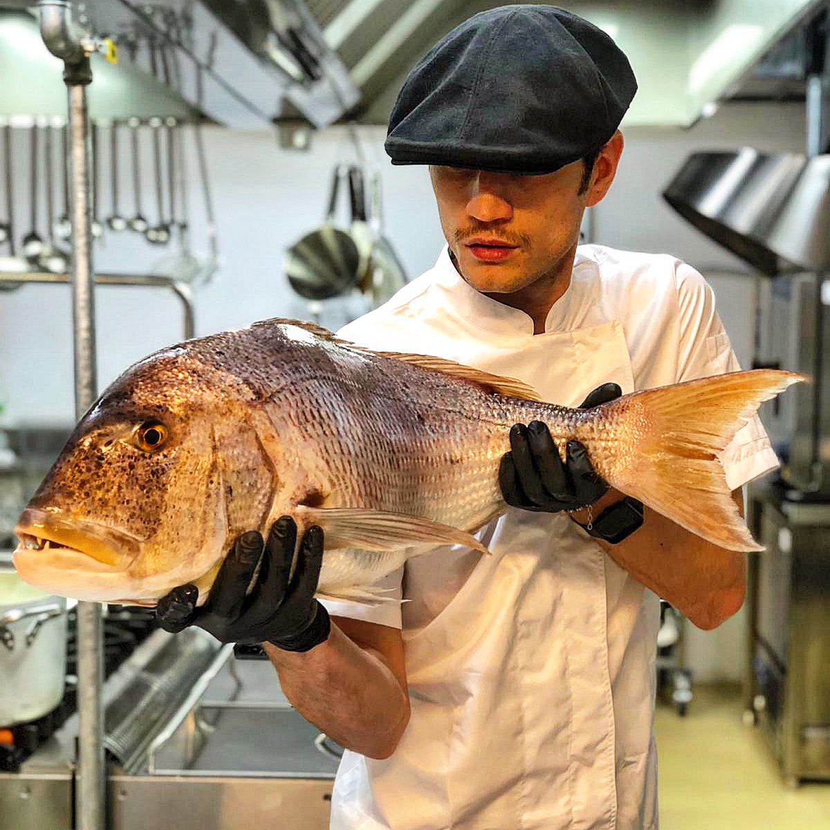 Chef Antonio Blandolino con il dentice