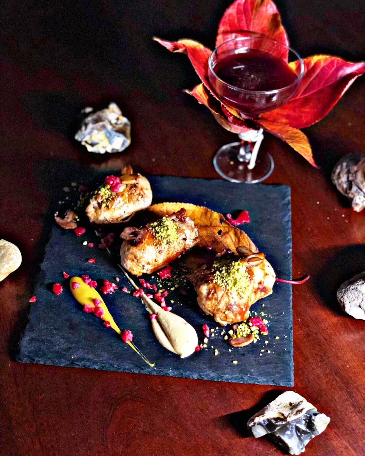 Bombette salentine di capocollo, cotto e scamorza, crema di castagne e lampone ghiacciato