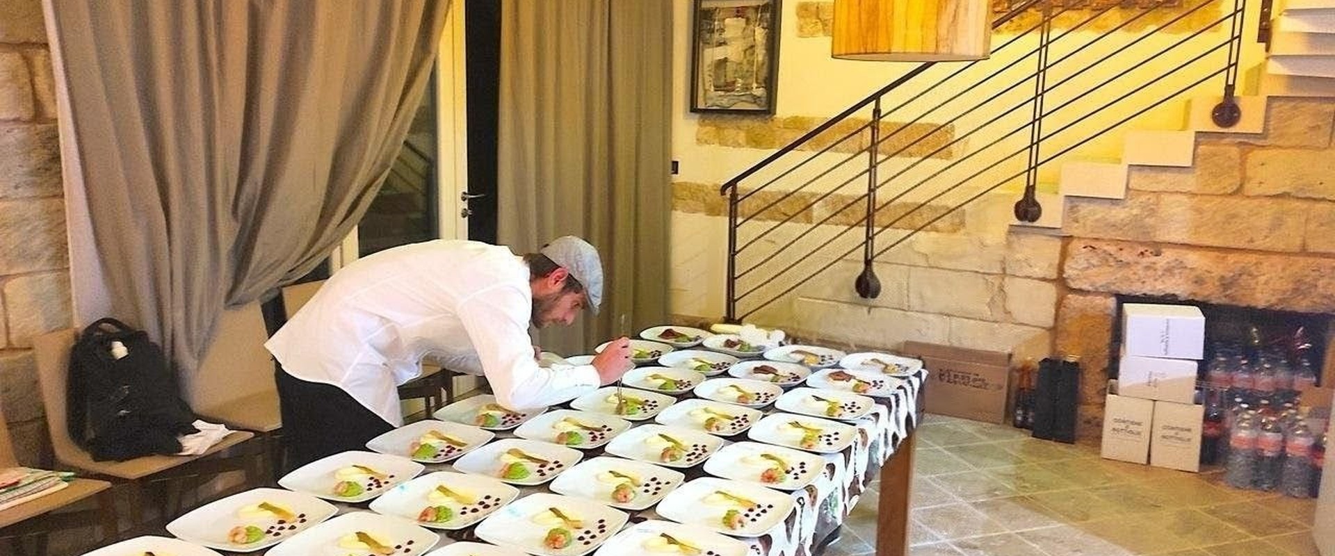Antonio impiatta a un evento