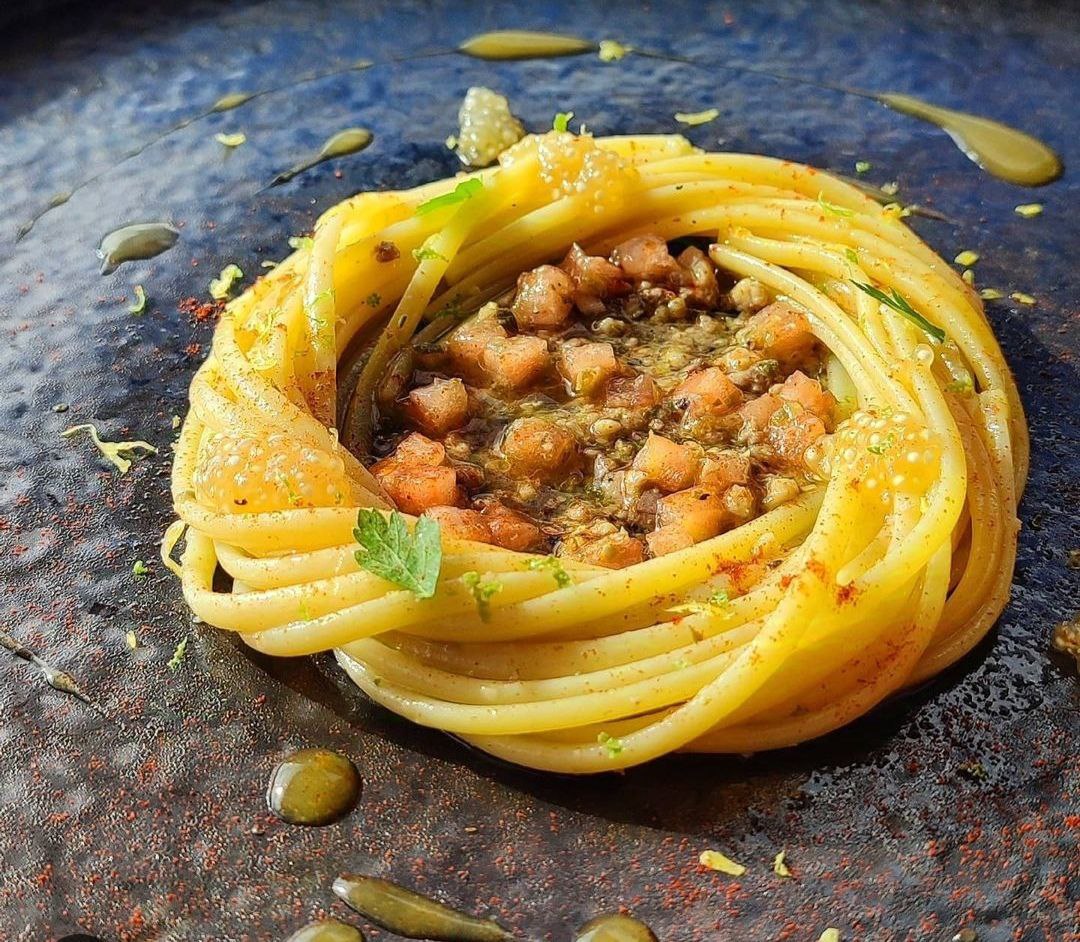 Spaghetti freddi alla marinara, arancia, tapioca e limone